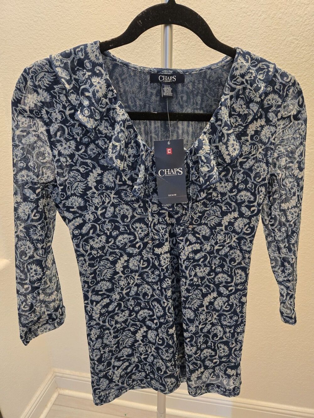 Chaps Denim M Floral Print Ruffle V-Neck Top Womens Blue White 3/4 Sleeve NWT